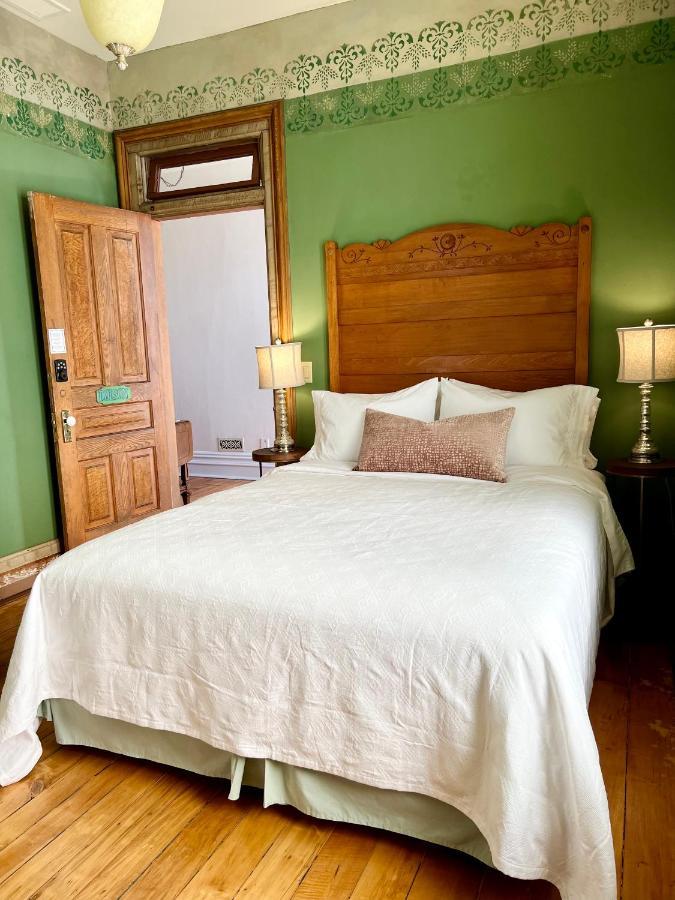 The Woodbridge House Hotel Kingsville ภายนอก รูปภาพ