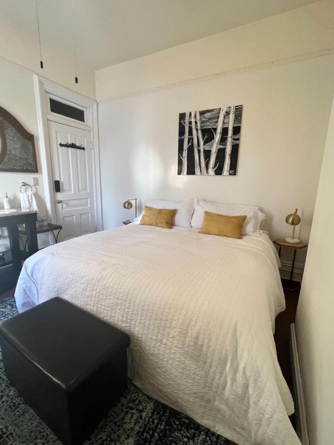 The Woodbridge House Hotel Kingsville ภายนอก รูปภาพ